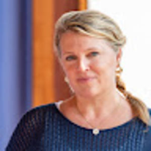 Meet your Posher, Lora